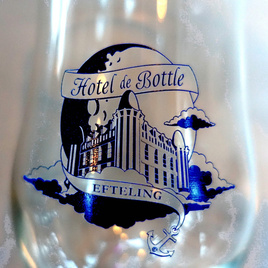 Hotel de Bottle Glas